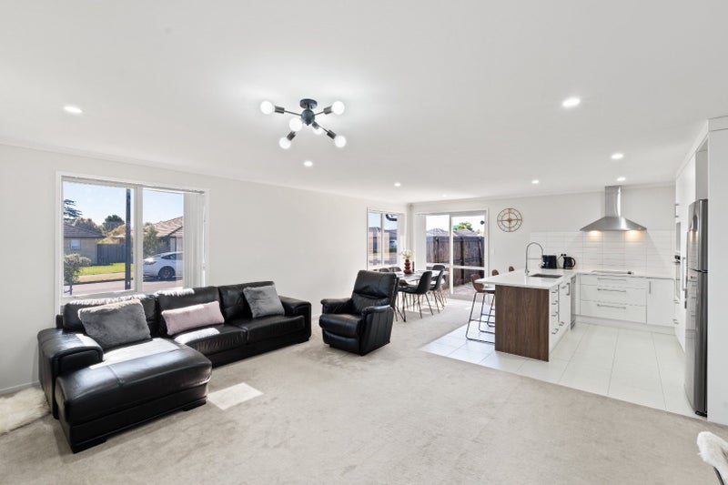 4 Captain Mitchell Drive, Opaheke, Papakura - Carousel 2