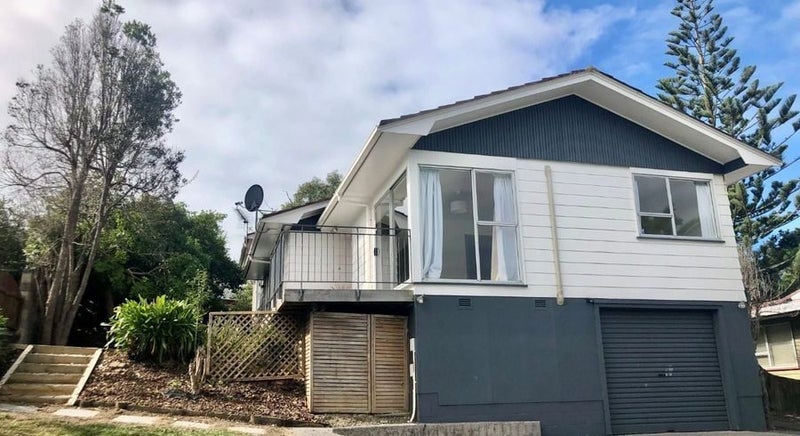 4A Lavery Place, Sunnynook, Auckland - Carousel 1