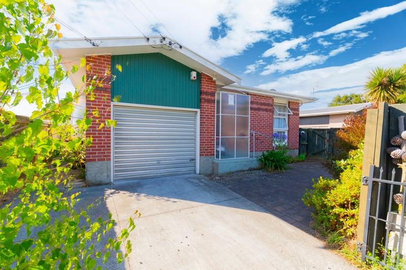 1/10 Aorangi Road, Bryndwr, Christchurch - Carousel 1