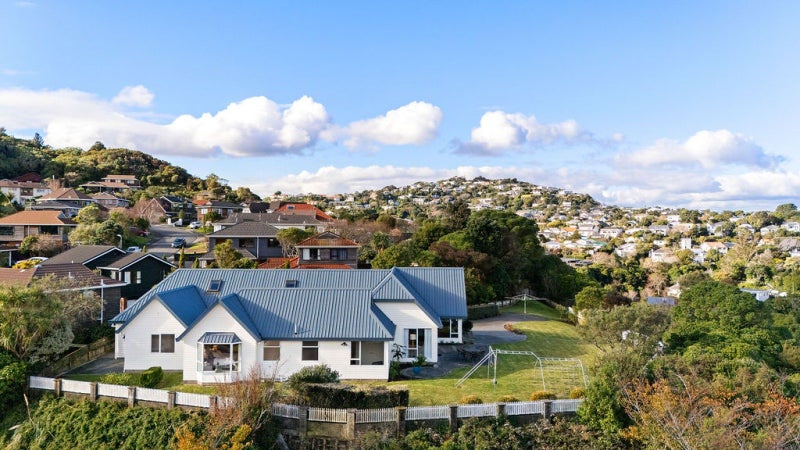 69 Thatcher Crescent, Crofton Downs, Wellington - Carousel 1