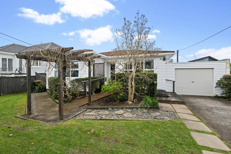 188 Beach Haven Road, Beach Haven, Auckland - Carousel 1