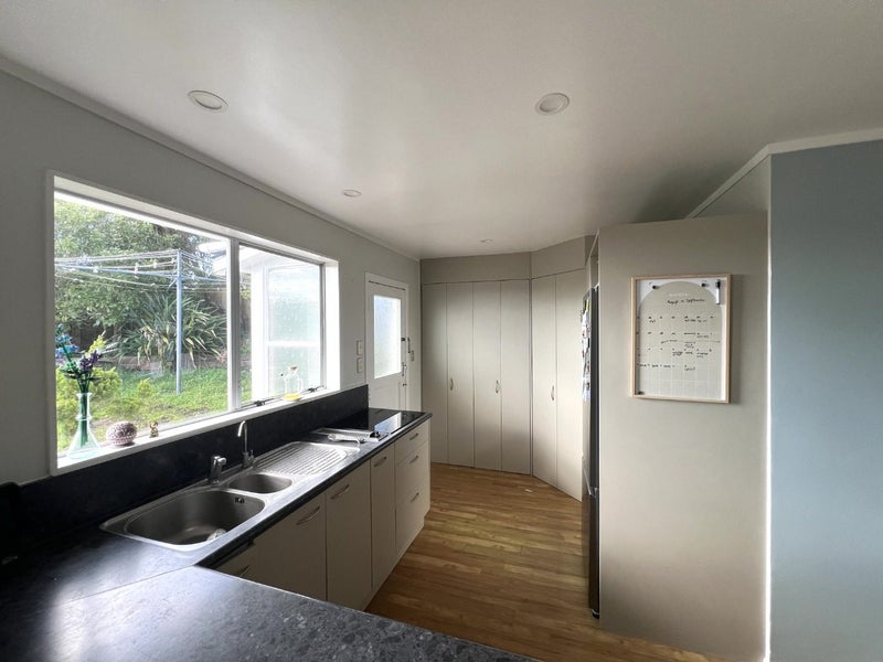 24 Colchester Crescent, Newlands, Wellington - Carousel 2