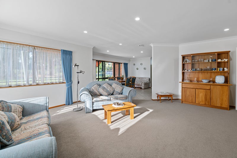 13 Reynolds Drive, Glenview, Hamilton - Carousel 2