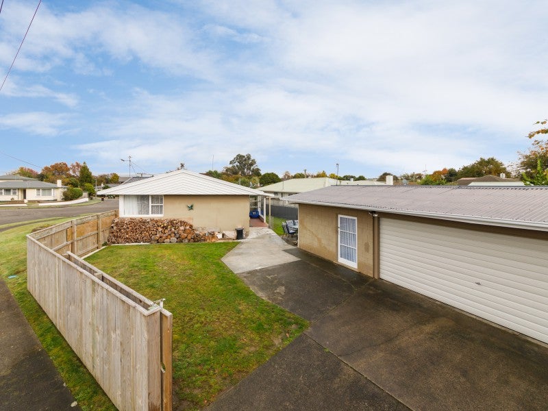 6 Wincanton Place, Awapuni, Palmerston North - Carousel 2