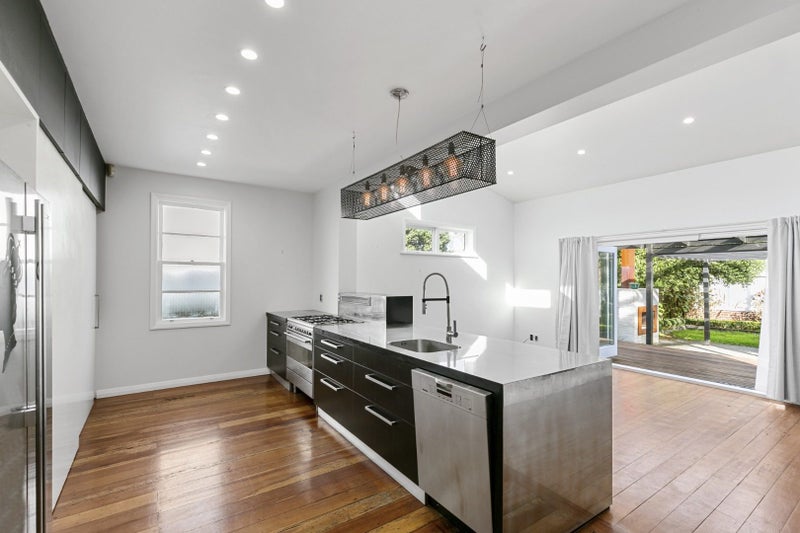 20 Manchester Street, Petone, Lower Hutt - Carousel 2