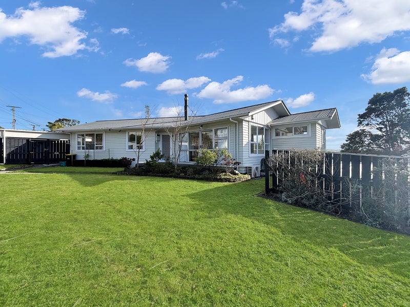 14 Barclay Street, Newlands, Wellington - Carousel 1