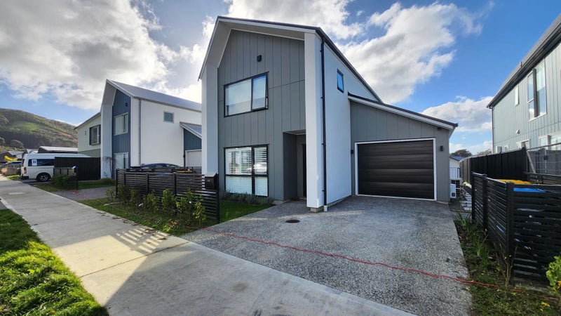 24 Hokioi Drive, Kenepuru, Porirua - Carousel 1