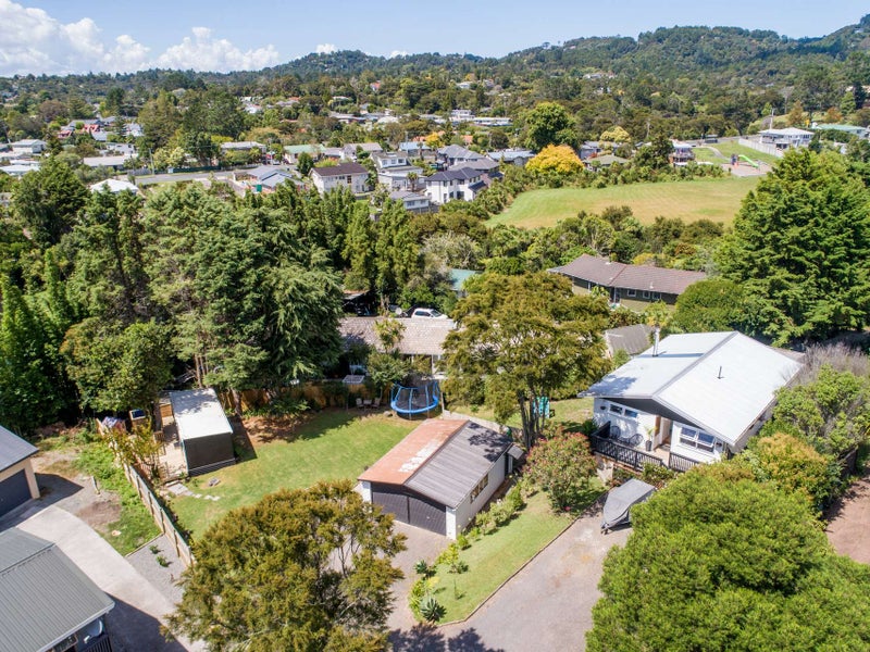 8 Kashmir Road, Glen Eden, Auckland - Carousel 1