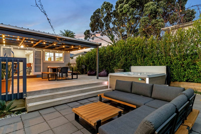 12 Hellyers Street, Birkdale, Auckland - Carousel 1