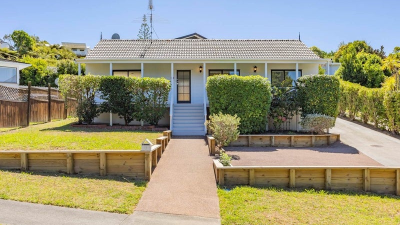 13 Cottam Grove, Northcross, Auckland - Carousel 1