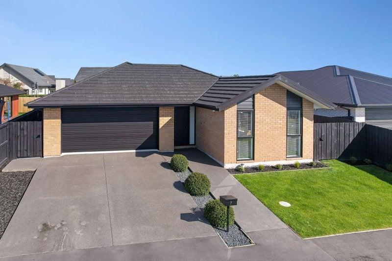 7 Selfe Crescent, Burwood, Christchurch - Carousel 1