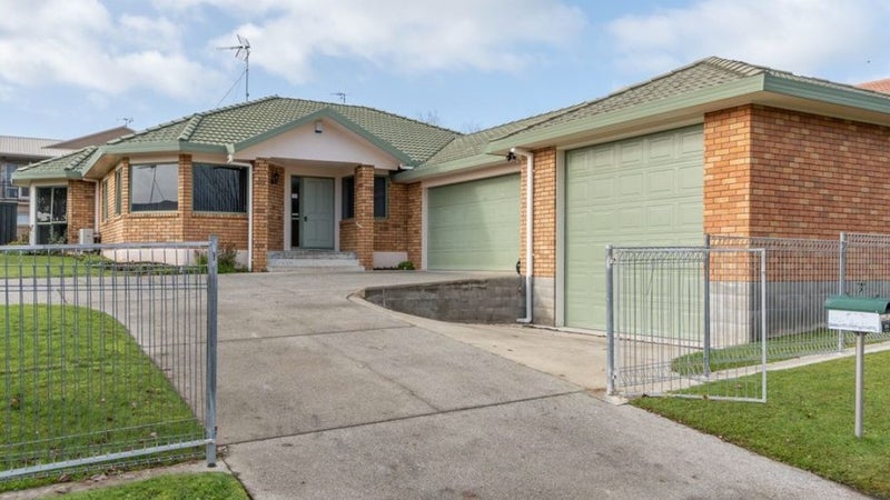 265 Grandview Road, Western Heights, Hamilton - Carousel 1