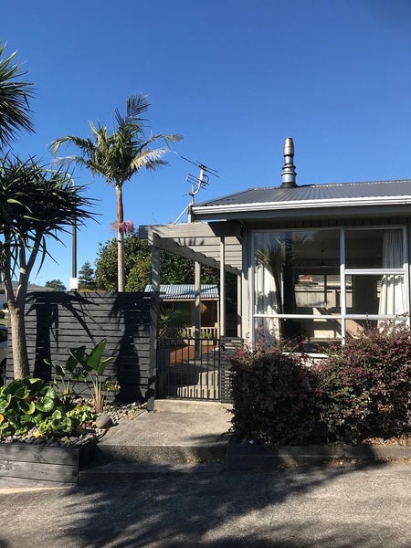 8 Evelyn Place, Welbourn, New Plymouth - Carousel 2