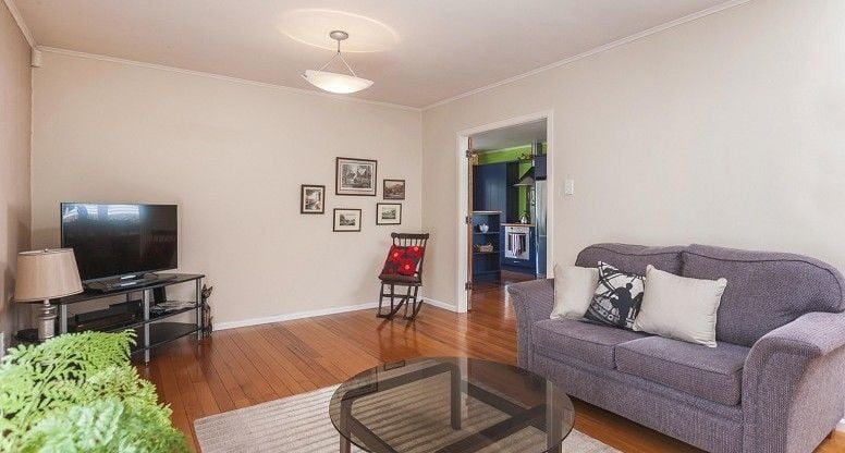 12 Weybridge Crescent, Glen Innes, Auckland - Carousel 1