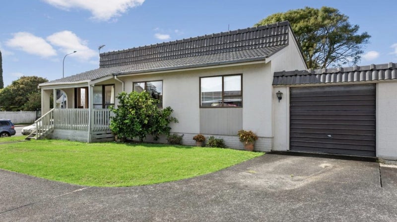 1/31 Akoranga Drive, Northcote, Auckland - Carousel 1