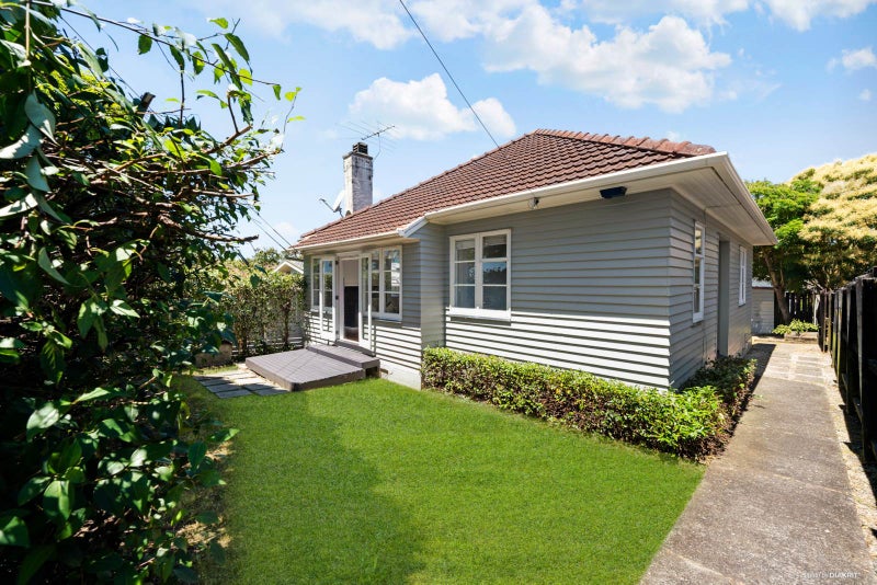 216A Meola Road, Point Chevalier, Auckland - Carousel 1