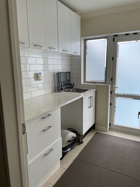 14 Bintulu Place, Fairview Heights, Auckland - Carousel 1