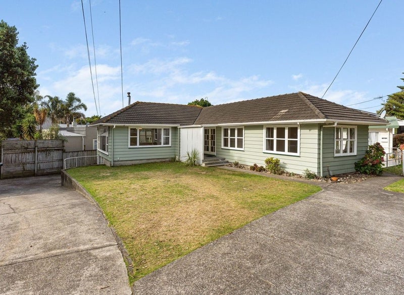 9 Bluegum Road, Paraparaumu Beach, Paraparaumu - Carousel 1