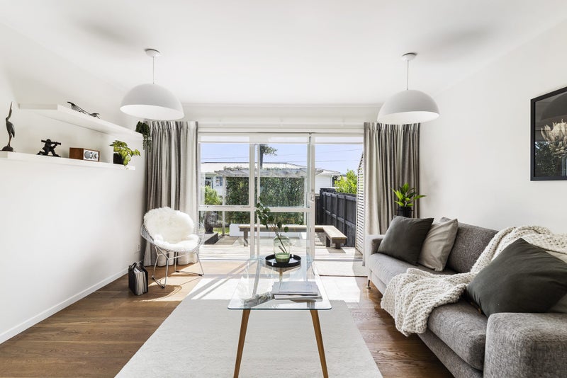 2/8 Drome View Place, Beach Haven, Auckland - Carousel 2