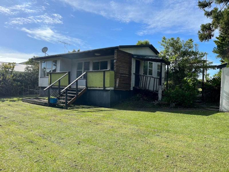 1366 Whangaparaoa Road, Army Bay, Whangaparaoa - Carousel 1