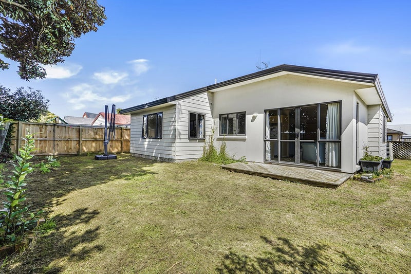 2 Whinfell Lane, Nawton, Hamilton - Carousel 1