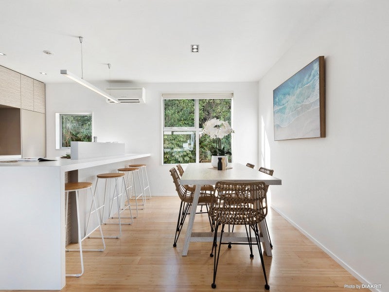 11 Saddleback Grove, Karori, Wellington - Carousel 2