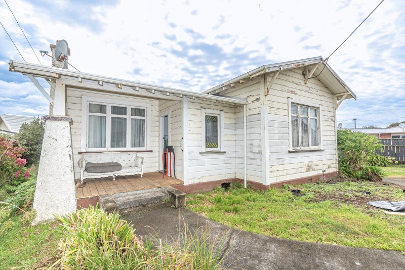 4 Puriri Street, Gonville, Whanganui - Carousel 1