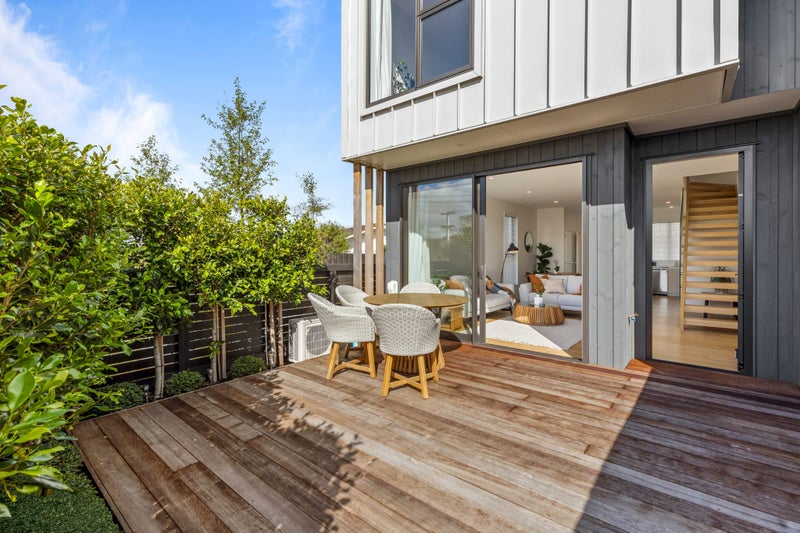 31/82 East Coast Road, Milford, Auckland - Carousel 1