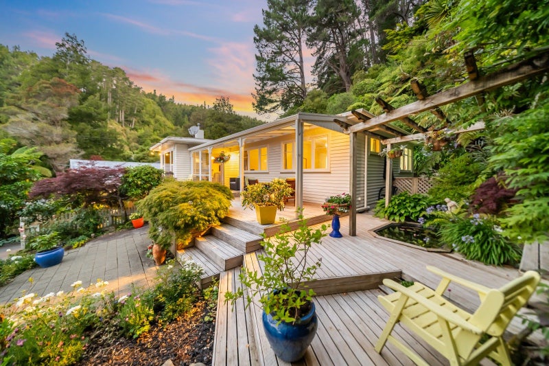 58 Jocelyn Crescent, Pinehaven, Upper Hutt - Carousel 1