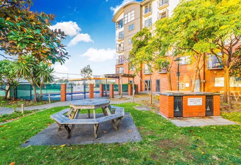2L/10 Crown Lynn Place, New Lynn, Auckland - Carousel 2