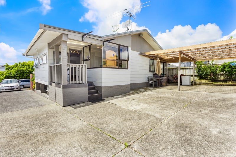 13 Glen Close, Glen Eden, Auckland - Carousel 1