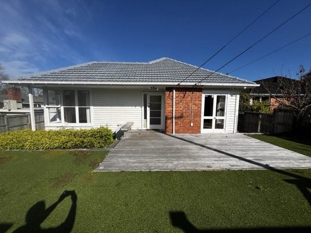 28 Weybridge Crescent, Glen Innes, Auckland - Carousel 1