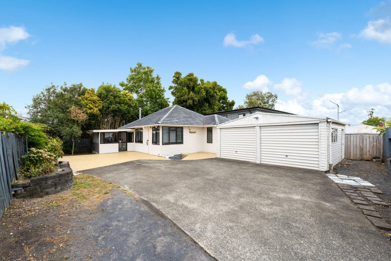 12 Pomaria RAOD, Henderson, Waitakere - Carousel 1
