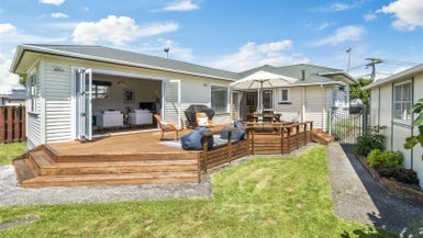 30 Ropata Crescent, Boulcott, Lower Hutt - Carousel 1