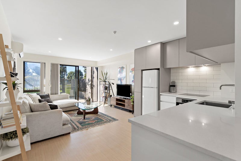 636 Massey Road, Mangere, Auckland - Carousel 1