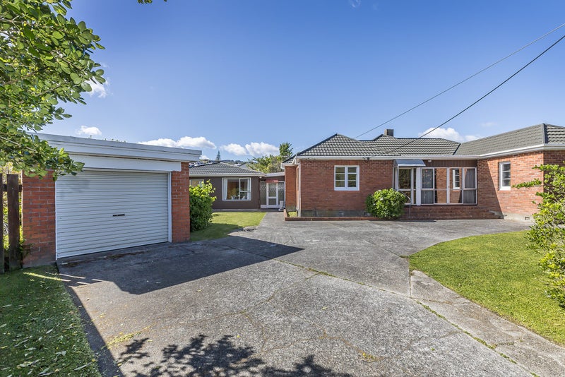 146 Main Road, Tawa, Wellington - Carousel 1