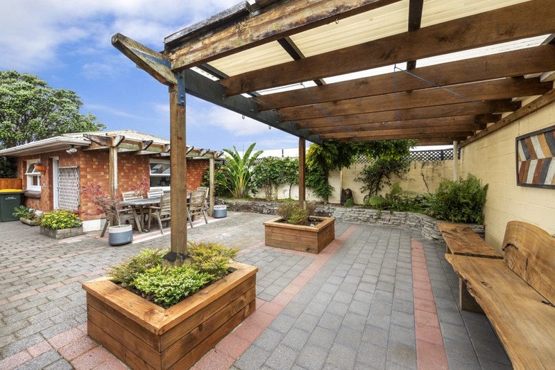 2 Hood Place, Spotswood, New Plymouth - Carousel 2