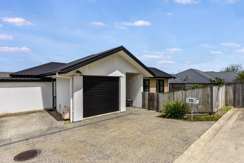 70 Sylvester Crescent, Flagstaff, Hamilton - Carousel 1