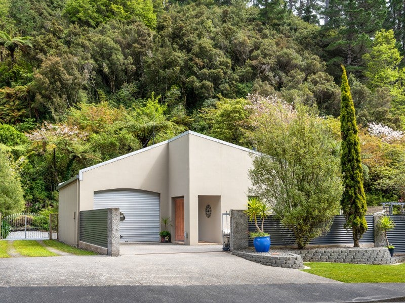 108 Pinehaven Road, Pinehaven, Upper Hutt - Carousel 1