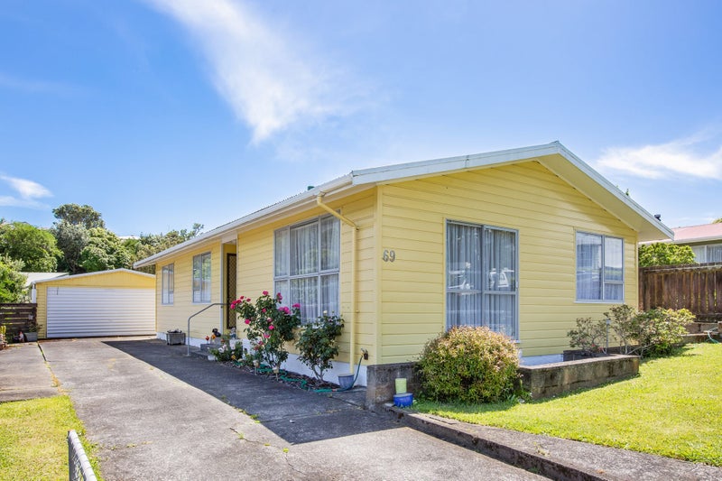 69 Gloaming Hill, Titahi Bay, Porirua - Carousel 1