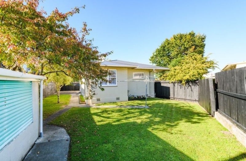 2A Lowestoft Place, West End, Palmerston North - Carousel 11