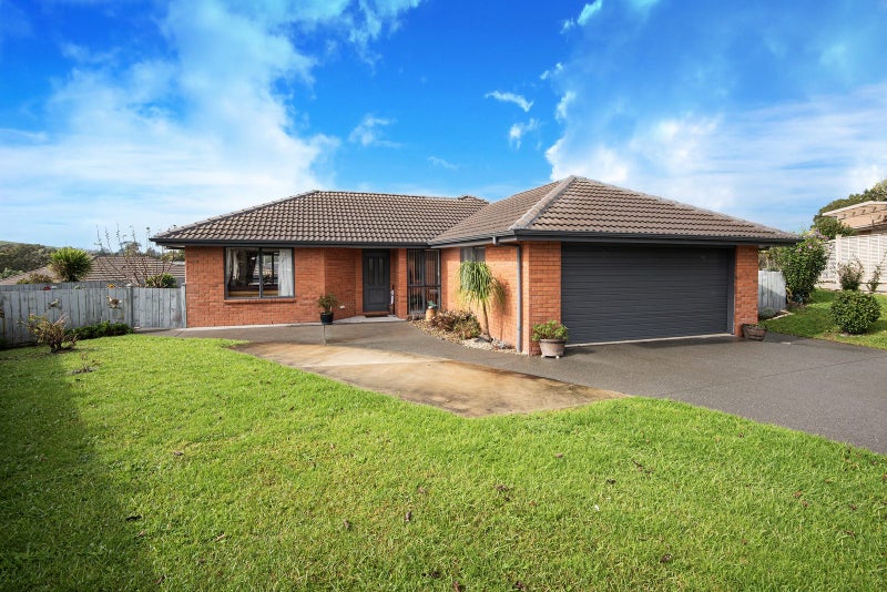 16 Maxwell Place, Kamo, Whangarei - Carousel 1