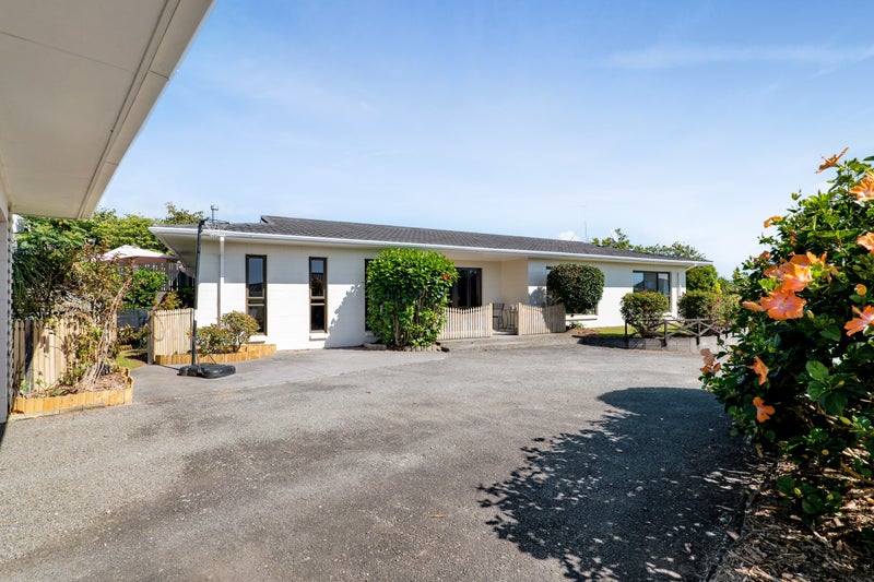 41 Wesley Avenue, Frankleigh Park, New Plymouth - Carousel 1