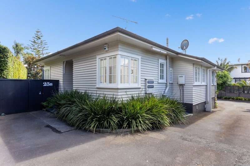 25B Regina Street, Westmere, Auckland - Carousel 1