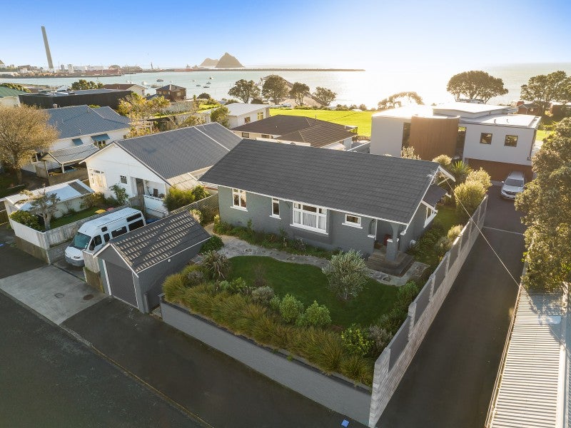 16 Birdwood Avenue, Moturoa, New Plymouth - Carousel 1