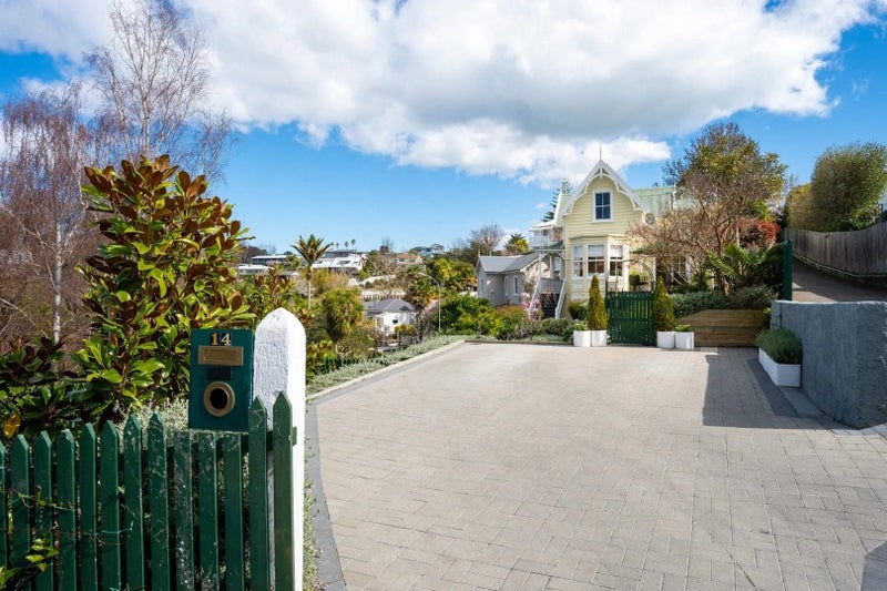 14 Cameron Road, Bluff Hill, Napier - Carousel 24