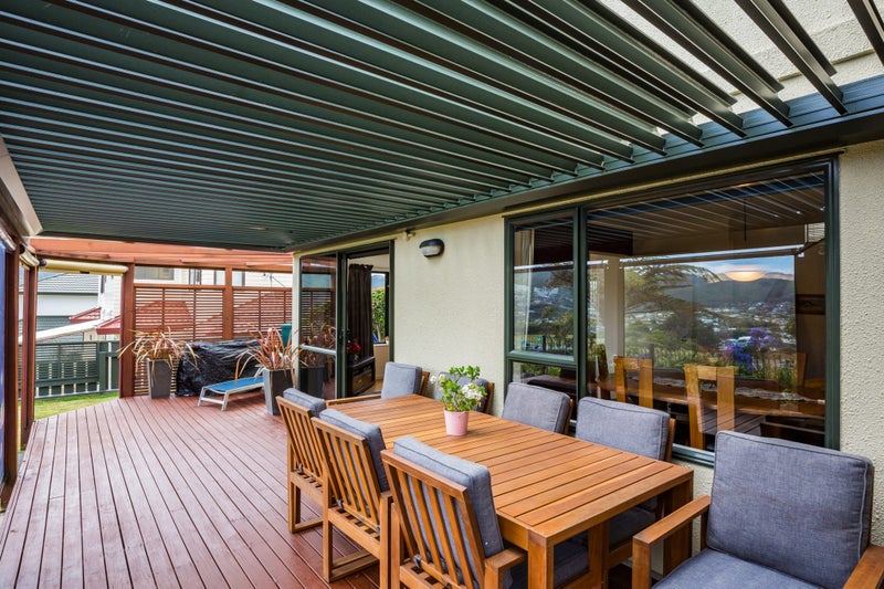 138 Woodman Drive, Tawa, Wellington - Carousel 2