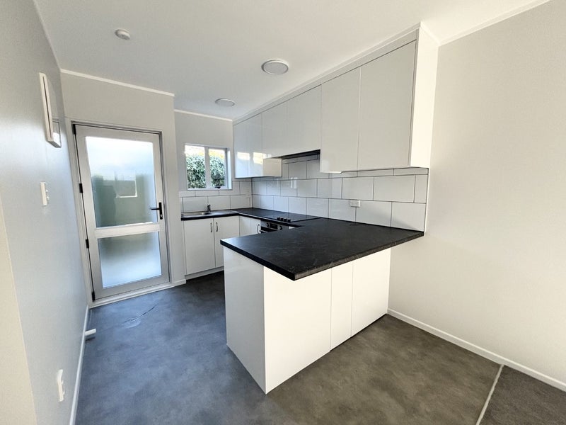 15B Cypress Drive, Maungaraki, Lower Hutt - Carousel 1