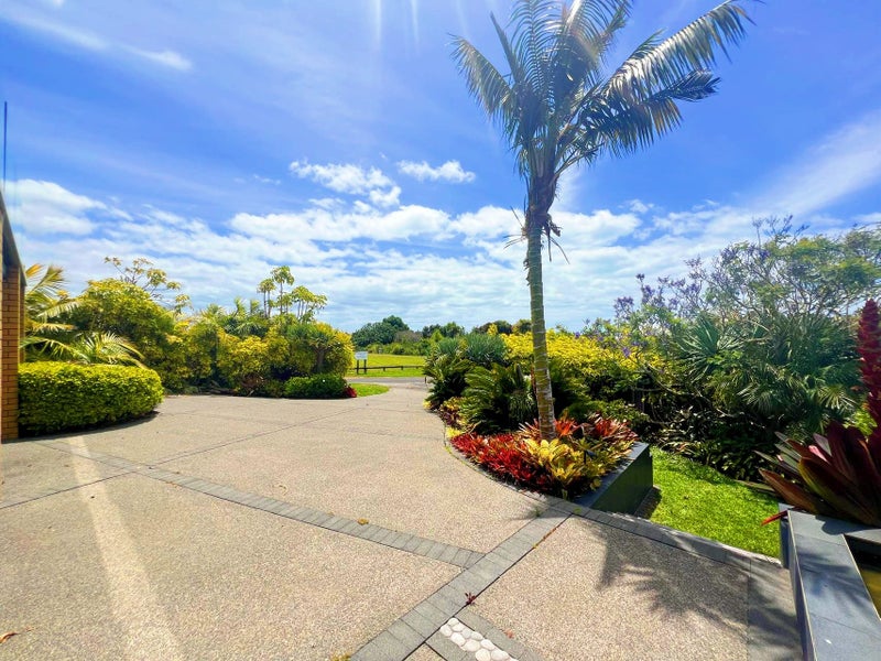 34 Charles Dickens Drive, Mellons Bay, Auckland - Carousel 2