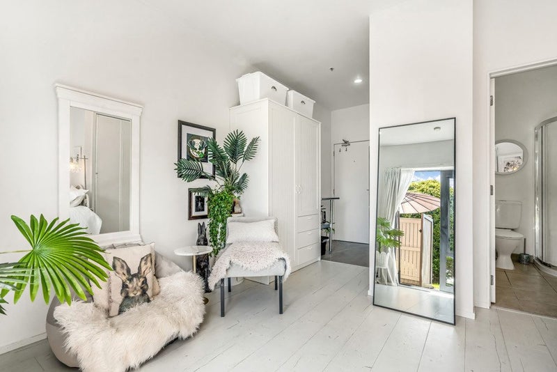 10B Crown Lynn Place, New Lynn, Auckland - Carousel 2